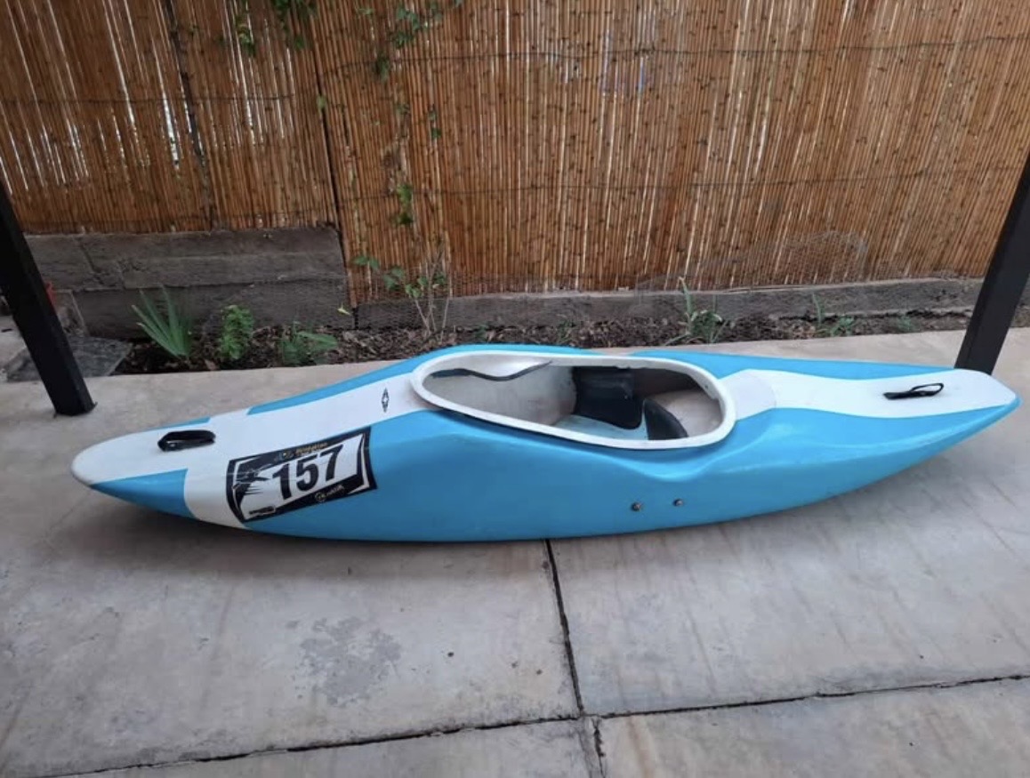 Kayak Cerrado de fibra de vidrio - Foto 3