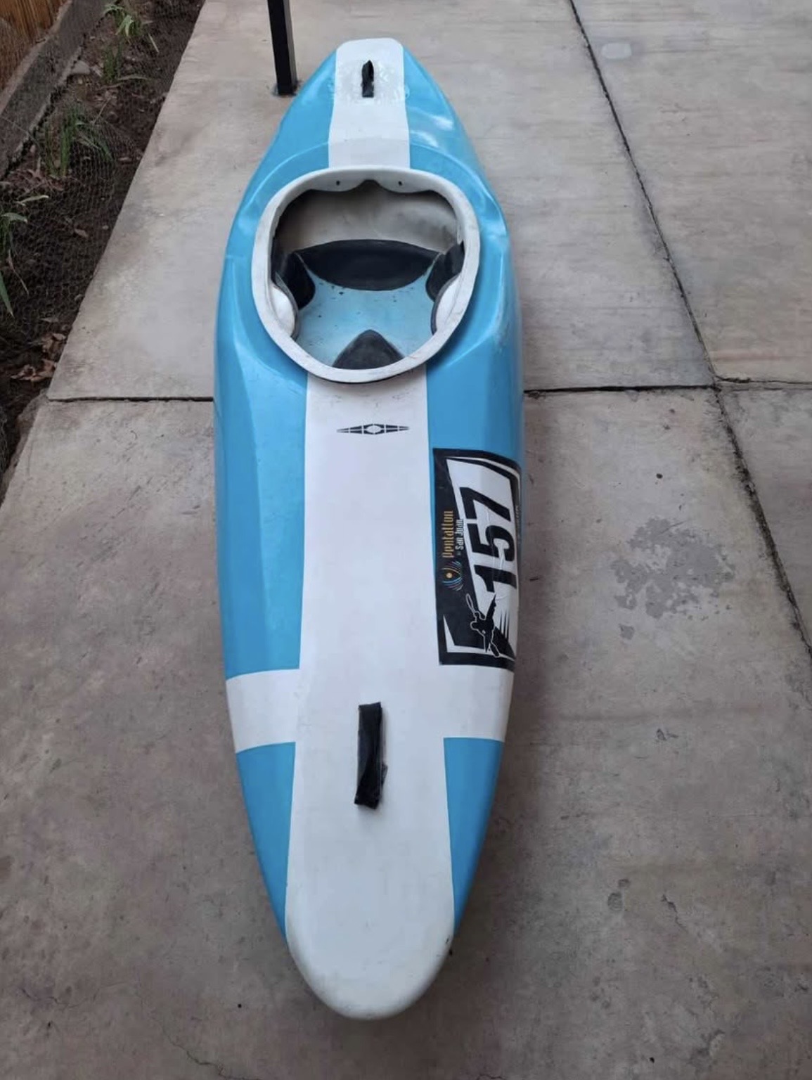 Kayak Cerrado de fibra de vidrio - Imagen principal