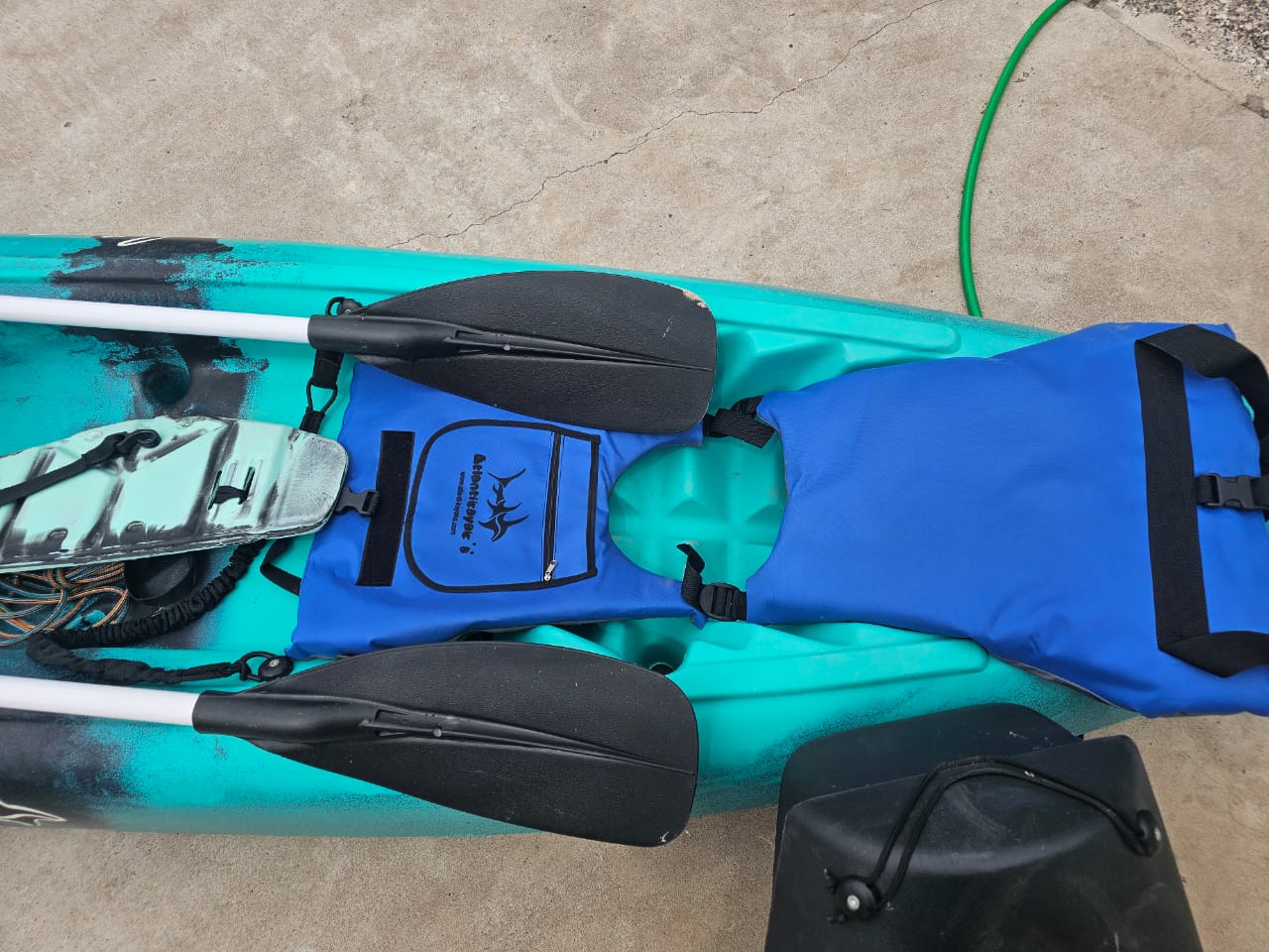 Atlantis kayak dobre equipado  - Foto 3