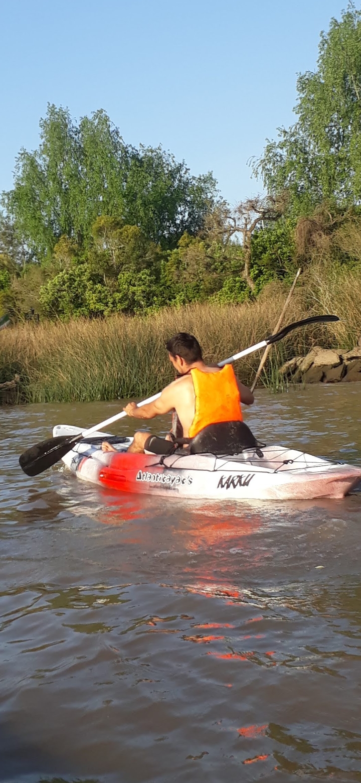 Kayak - Vendo 2 kayak karku con remo,chaleco,y respaldo en QUILMES